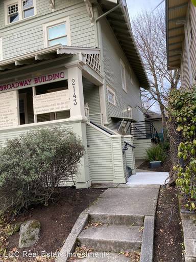 Main picture of 2143 NE Broadway St