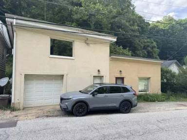Main picture of 889 South Park Rd