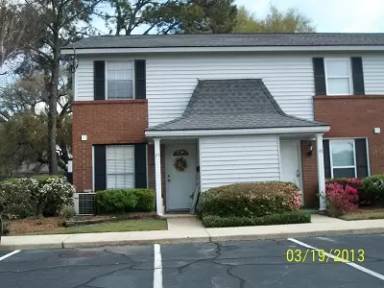 Main picture of 25 Knollwood Cir