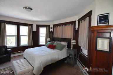 Main picture of 1405 Beacon St