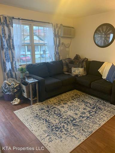 Main picture of 396 Gilmore St