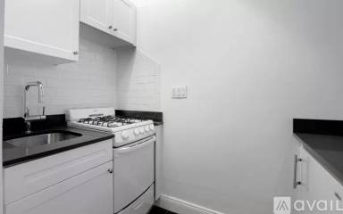 Main picture of W 71st St