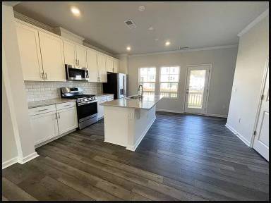 Main picture of 3024 Castle Loch Ln