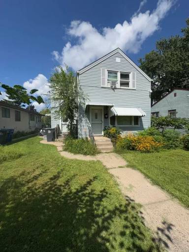Main picture of 1643 5th St E