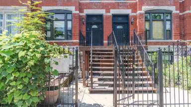 Main picture of 724 S Oakley Blvd