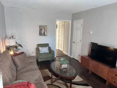 Main picture of 318 Moir St
