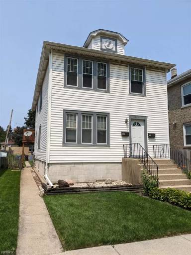 Main picture of 4446 W Wilson Ave