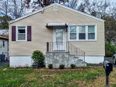 Main picture of 92 Harding Ave