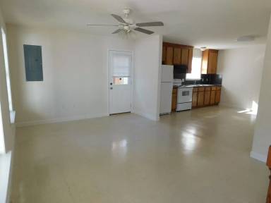 Main picture of 305 S Dyer St