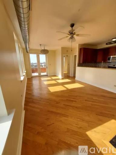 Main picture of 3550 W Montrose Ave