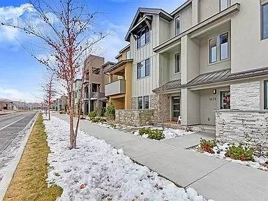 Main picture of 3847 E Parkcenter Blvd