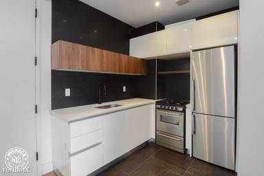 Main picture of 62 E 21st St