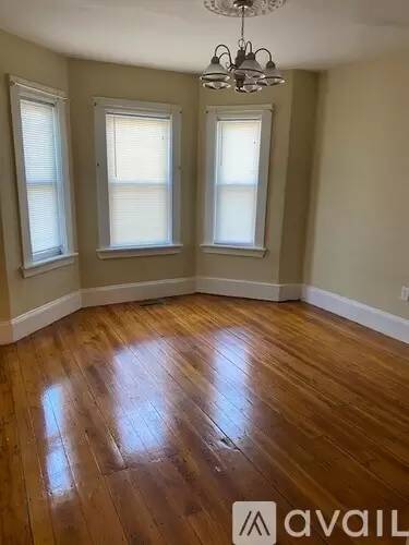 Main picture of 160 Centre St