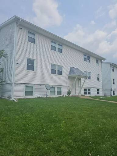 Main picture of 644 W 63rd St