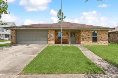 Main picture of 30 Azalea Ln