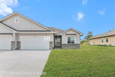 Main picture of 12318 N 149th Cir