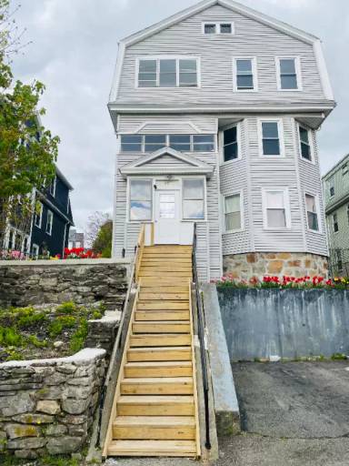 Main picture of 47 Sterling St