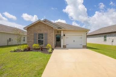 Main picture of 32667 Revere Dr