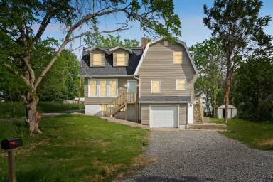 Main picture of 697 Ridgely Ave