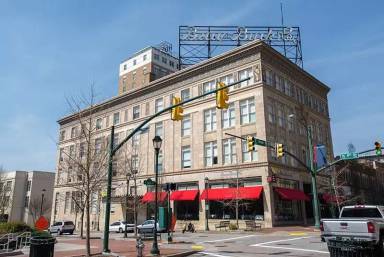 Main picture of 525 E Grace St