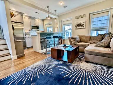 Main picture of 504 E 8th St