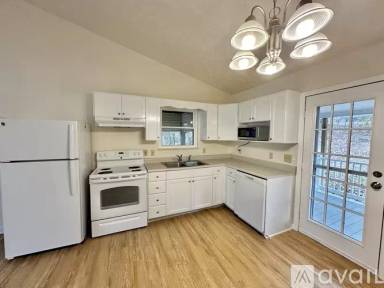 Main picture of 841 Sylvia Ln
