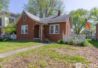 Main picture of 705 Washington St