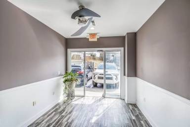 Main picture of 300 John St