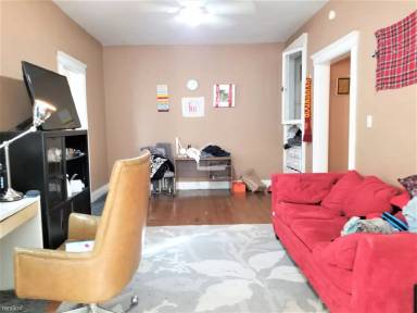 Main picture of 32 Park Vale Ave