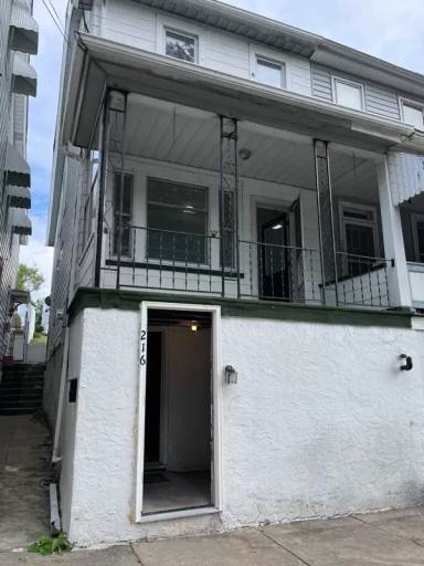 Main picture of 216 W Ridge St