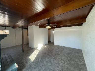 Main picture of 1219 E 17th St