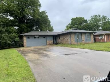 Main picture of 1120 W Will Rogers Ct