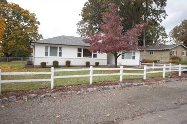 Main picture of 4847 SE Allan Rd