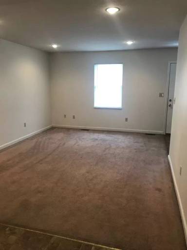 Main picture of 295 School Dr