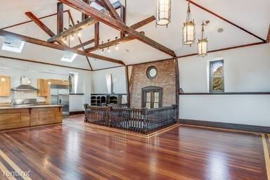 Main picture of 789 E Broadway