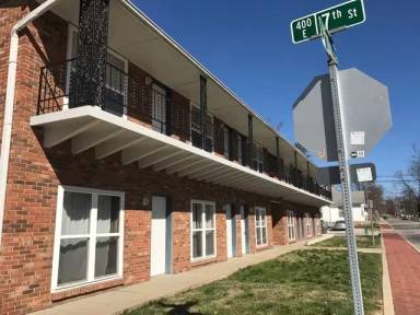 Main picture of 305 N Dunn St