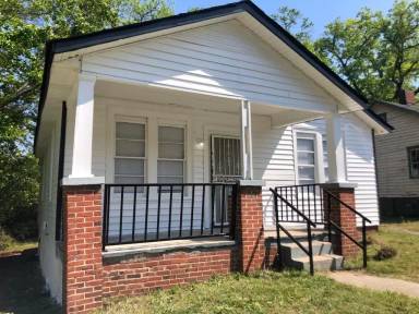 Main picture of 560 Radcliff Ave