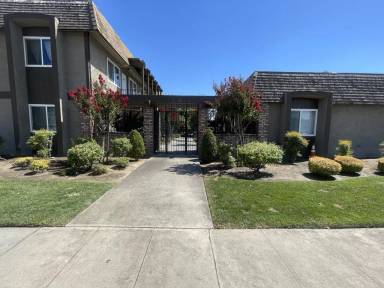 Main picture of 2325 E Shaw Ave