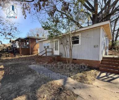 Main picture of 700 Lee St