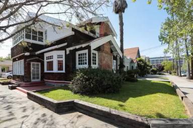Main picture of 499 S 5th St