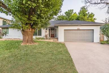 Main picture of 1906 Dorchester Dr