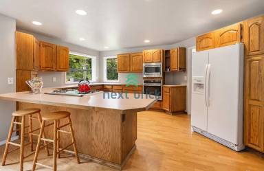 Main picture of 9218 215th Ave NE
