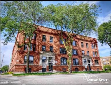 Main picture of 4752 S Michigan Ave