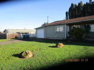 Main picture of 220 N 3rd St