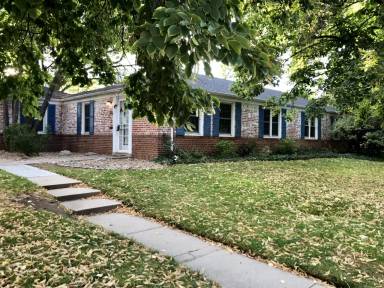 Main picture of 1220 Leyden St