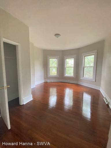Main picture of 425 Bullitt Ave SE