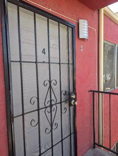 Main picture of 2153 Daley St