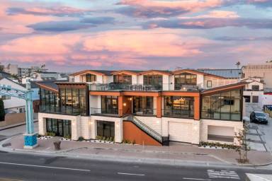 Main picture of 502 E Balboa Blvd
