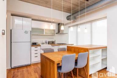 Main picture of 1430 S Michigan Ave