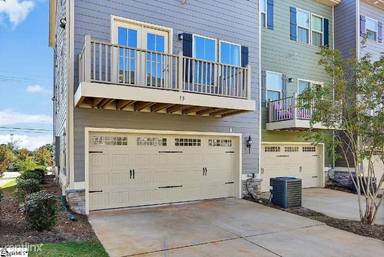Main picture of 3 Itasca Dr